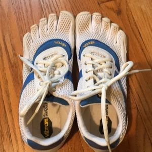 Vibrams 5 Fingers Lace up